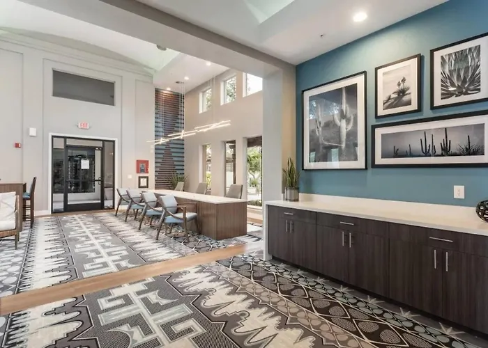 Resort-style 1br 4 Pools & Fitness, Free Parking Apartment Scottsdale